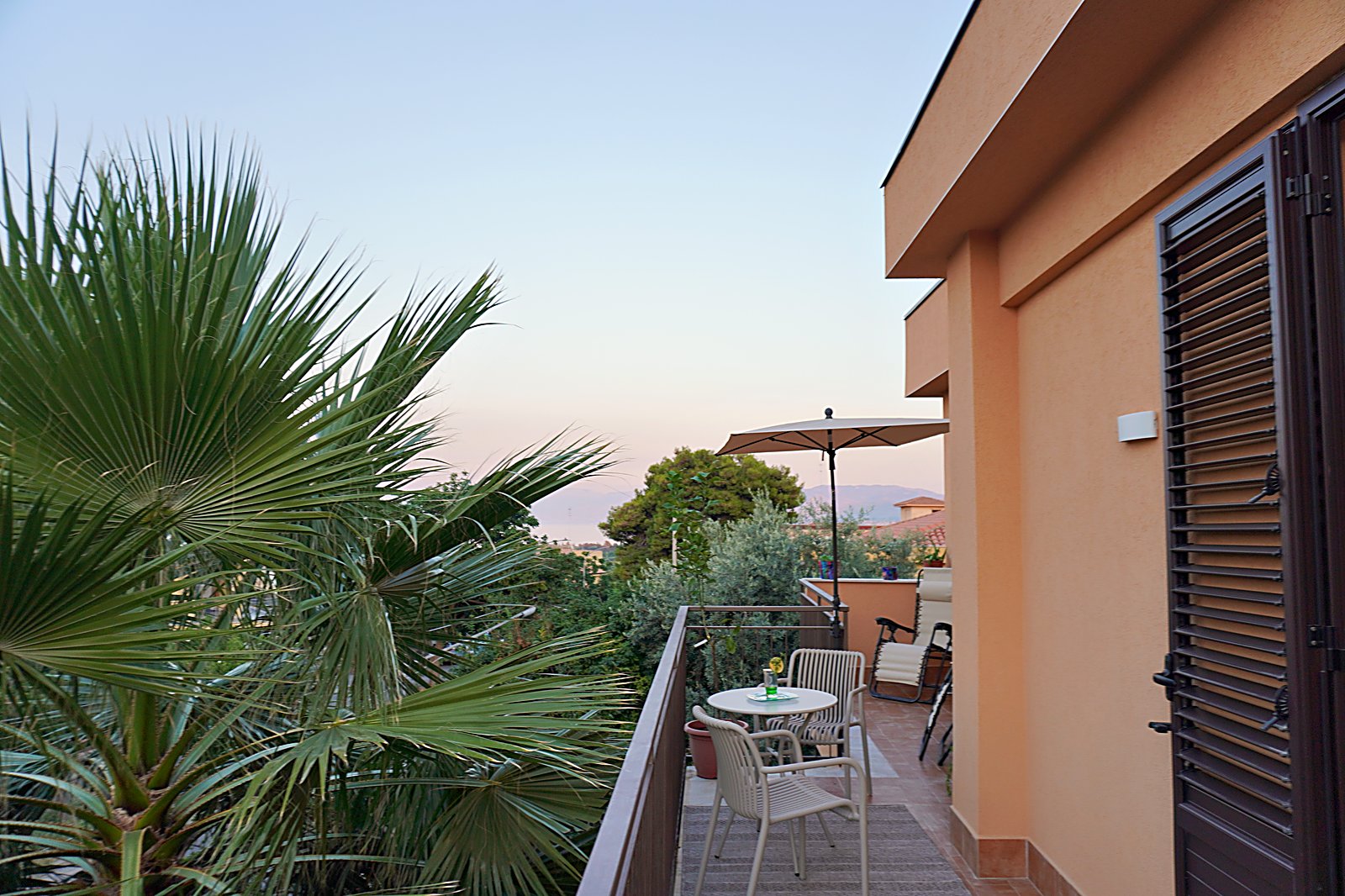 Gli esterni della casa 1
